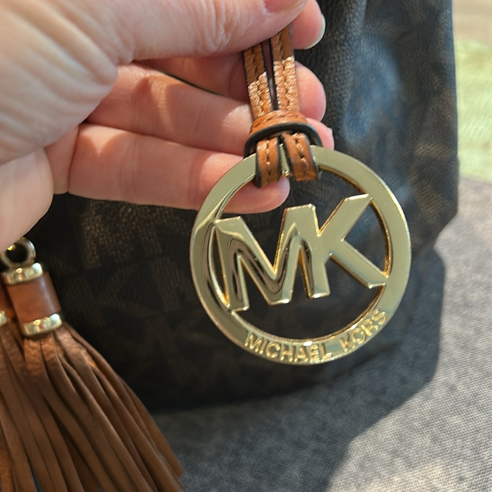 Michael Kors Ludlow Brown Fringe Rope MK Bucket Tote Purse - Picture 3 of 7